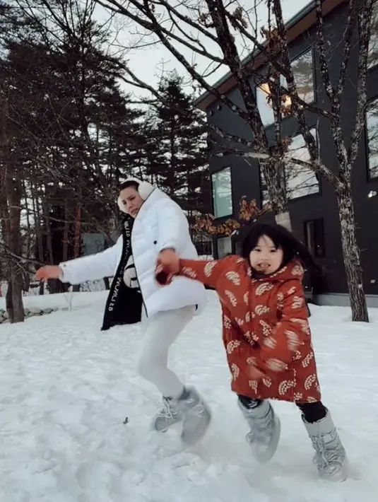 [Instagram/alicenorin]