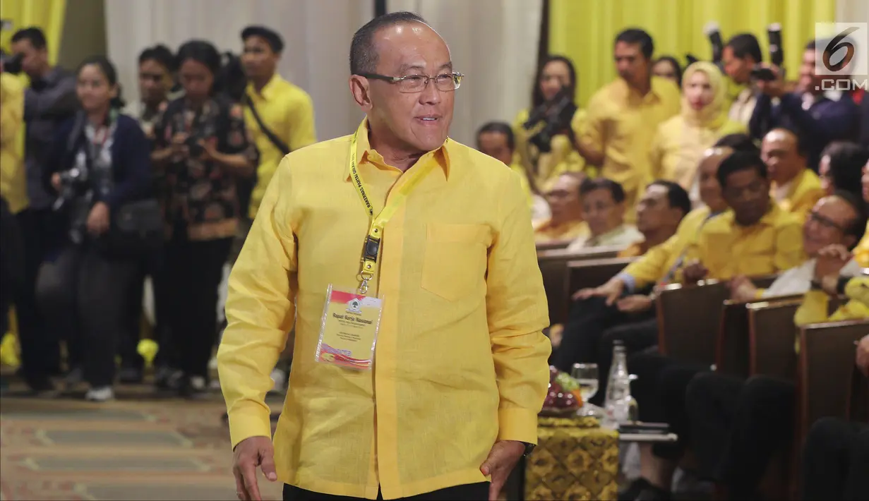 Ketua Dewan Pembina Partai Golkar Aburizal Bakrie saat menghadiri Rakernas Partai Golkar di Jakarta, Kamis (22/3). Rakernas Membahas Pilkada 2018 dan Pilpres 2019. (Liputan6.com/JohanTallo)