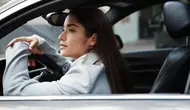 Ciri Orang yang Datang Lebih Awal Lalu Menunggu di Kendaraan Menurut Psikologi