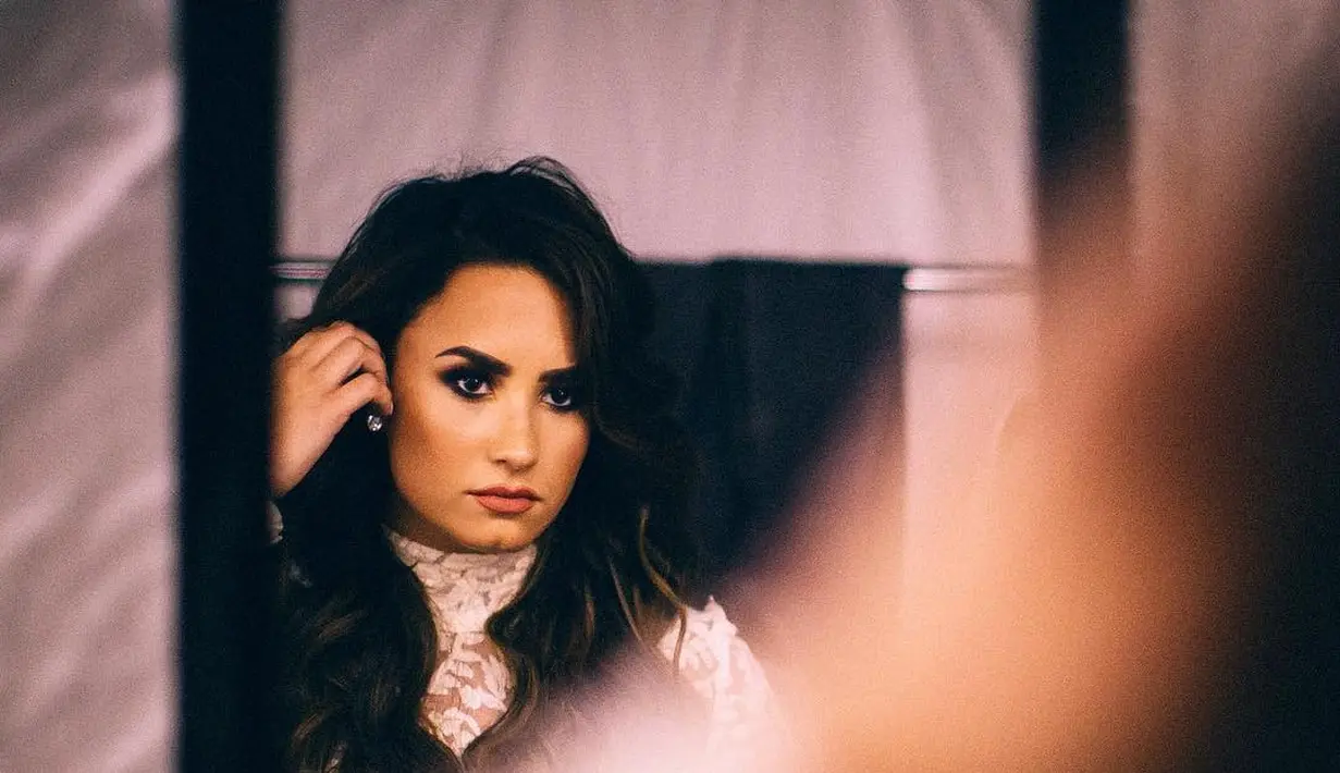 Demi Lovato pertama kali menjalani rehabilitasi pada 2010 saat usianya 18. (instagram/ddlovato)