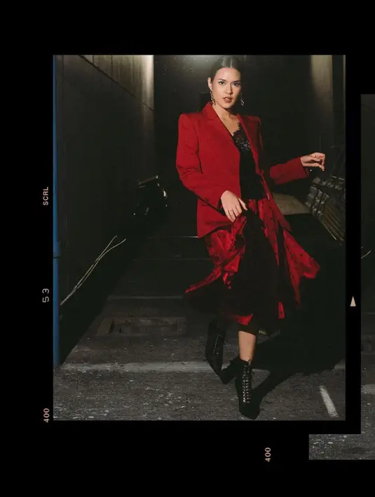 Seperti kebanyakan orang sekarang ini, cukup sederhana memang untuk bisa Me Time. Biasanya, istri Hamish Daud ini pergi ke dapur untuk mencari makanan lalu menyaksikan drama Korea. (Instagram/raisa6690)