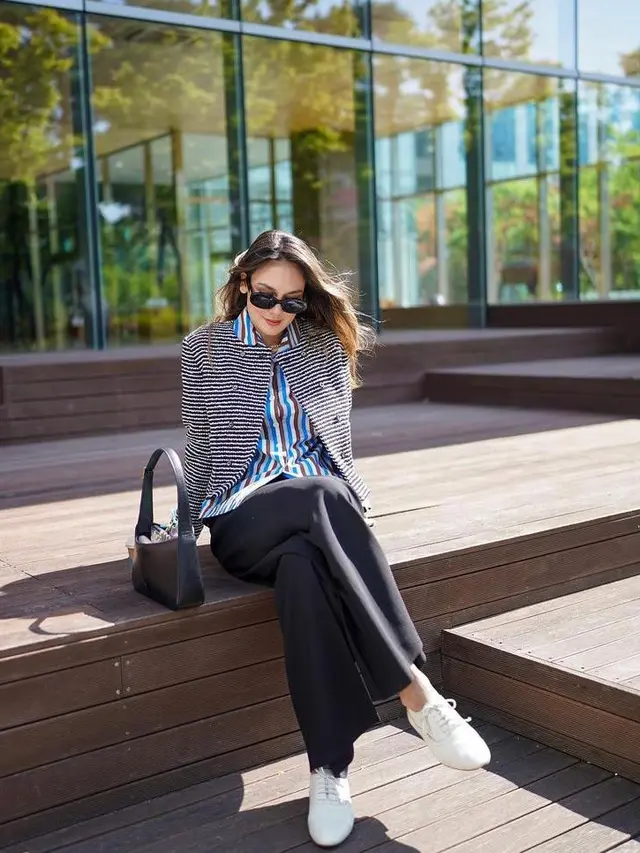 8 Ide Outfit Kemeja untuk Kerja yang Stylish dari Maudy Ayunda hingga Lesti Kejora