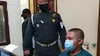Pengendara moge tersangka pengeroyokan terhadap anggota TNI AD di Bukittinggi, Sumatera Barat menjalani pemeriksaan kepolisian. (Dok Istimewa)
