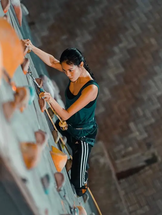 Tak hanya itu, ia pun sangat mencintai olahraga ekstrim salah satunya wall climbing. (Liputan6.com/IG/@delladartyan)