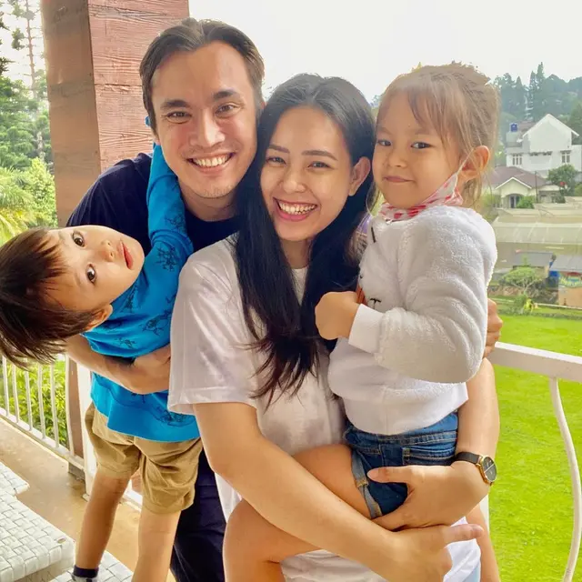 Potret Lady Veronica dan Rendy Kjaernett Saat Asuh Anak