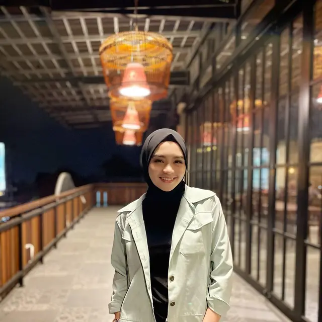 Berhijab dan Sudah Jadi Ibu, Ini 6 Potret Terbaru Riskha Fairunissa Eks JKT48