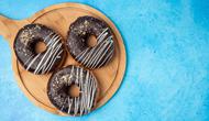 Tasty doughnut recipe with simple chocolate glaze. (Photo: azerbaijan_stockers/Freepik)