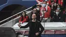 Pelatih Ajax Amsterdam Erik Ten Hag saat pertandingan Liga Champions UEFA melawan SL Benfica di stadion Luz pada 23 Februari 2022. Erik ten Hag dilaporkan telah setuju menandatangani kontrak empat tahun setelah menjadi manajer Manchester United atau MU berikutnya. (PATRICIA DE MELO MOREIRA/AFP)