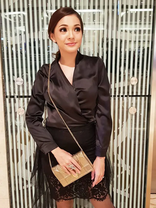 Sudah Punya Tiga Anak, Ini 7 Pesona Maya Septha Bak ABG