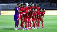 Pemain Timnas Lebanon foto bersama saat melawan Timnas Indonesia dalam laga FIFA Matchday 2025 di Stadion Gelora Bung Tomo, Surabaya, Senin (8/9/2025). (Bola.com/Abdul Aziz)