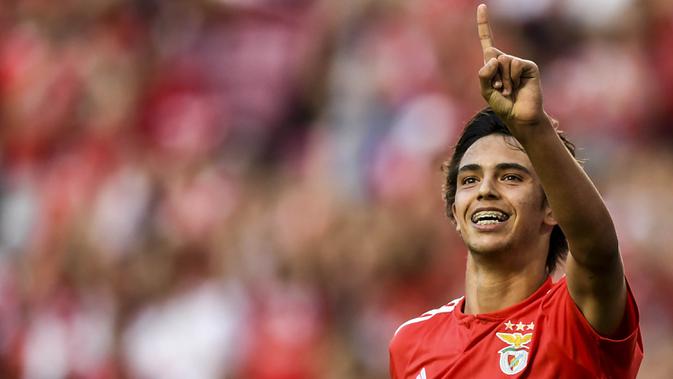 Joao Felix akan memulai petualangan baru bersama Atletico Madrid dengan label sebagai pesepak bola nomor lima termahal dunia. (Photo by PATRICIA DE MELO MOREIRA / AFP)