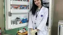 Tak hanya cantik, Nong pun cerdas terbukti ia merupakan pimpinan sebuah lembaga penelitian di Bring Life Laboratory dan Supplements Manufacture (BIOMT) Thailand. @poydtreechada.