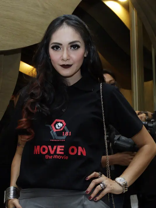 Ditemui di Gandaria City, Jakarta Selatan, Selasa (1/8/2015), Richa menceritakan karakter yang diperankannya yaitu Indri, merupakan istri dari mantan transgender. (Wimbarsana/Bintang.com)