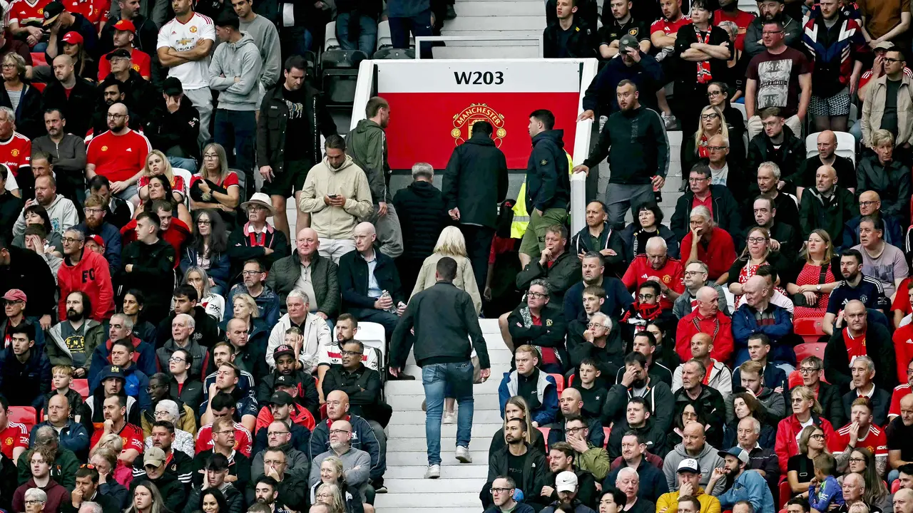 Foto: Momen MU Babak Belur Dihajar Liverpool di Liga Inggris, Fans Setan Merah Pulang Duluan