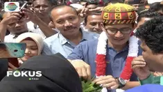 Sandiaga Uno berdialog tentang harga bahan pokok dengan para pedagang di Pasar Peunayong Aceh.