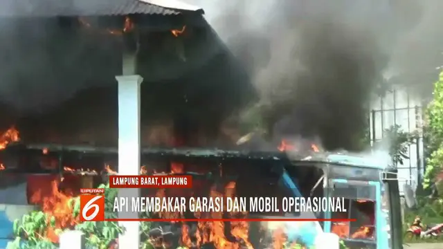 Garasi bus bekas operasional Pemkab Lampung Barat terbakar diduga dari puntung rokok yang dibuang sembarangan.