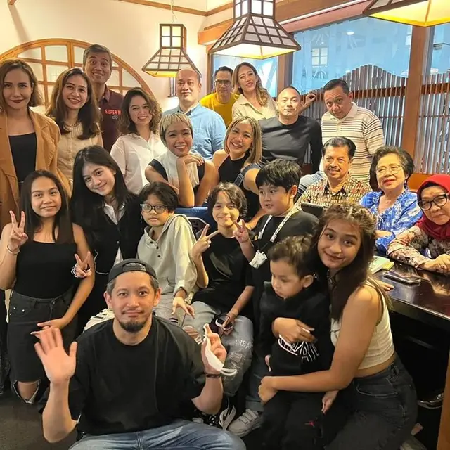 5 Potret BCL dan Tiko Aryawardhana Pakai Baju Senada, Tampak Serasi