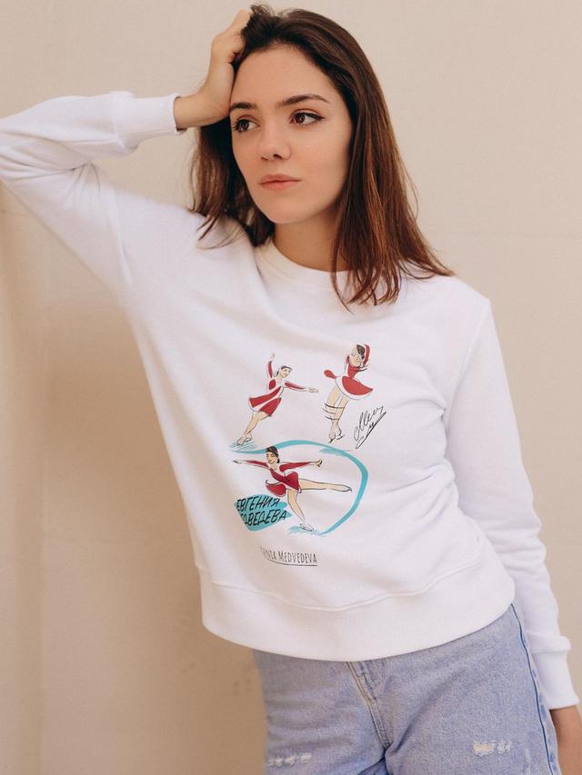 8 Pesona Evgenia Medvedeva, Atlet Ice Skating Rusia yang Viral di Media Sosial