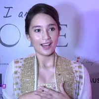 kut ambil peran di dalam film ‘I Am Hope’, Tatjana Saphira tampil berbeda di beberapa adegan. Banyak yang mempertanyakan, apakah Tatjana dibotakin beneran untuk film ini? Seperti inilah jawaban Tatjana.