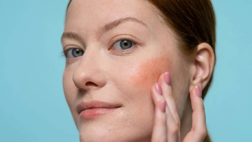 Tampilan makeup yang terlihat halus dan natural kini semakin digemari (Sumber: Pexels.com)