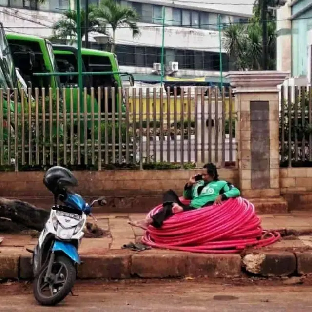 6 Aksi Driver Ojek Online saat Sepi Penumpang di Jalanan Ini Bikin Heran