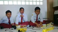 Total poin yang bisa dikumpulkan tim robot SD Muhammadiyah 4 Surabaya itu mengungguli tim tangguh dari Tiongkok. (Liputan6.com/Dhimas Prasaja)