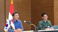 Duta Besar Republik Korea Selatan untuk Indonesia Kim Chang-Beom (kiri) dan Kim Jeo-Yong (kanan) pada Press Conference Paparan Duta Besar Republik Korea, Selasa (14/1/2020). (Liputan6.com/Jihan Fairuzzia)