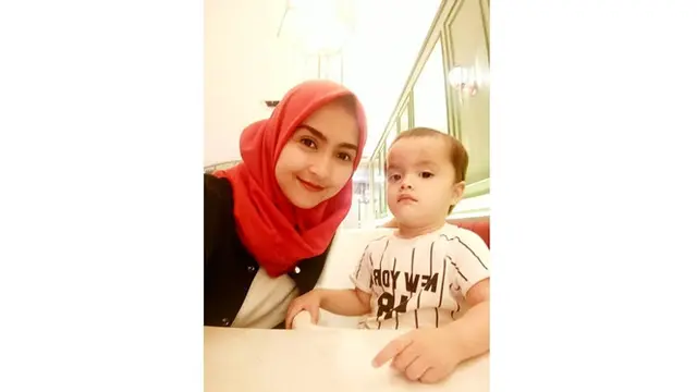 6 Potret Terbaru Lia Ananta saat Asuh Anak, Pemeran Sashi 'Di Sini Ada Setan'