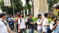 Belasan Orang Berpakaian Pelajar Menyusup ke Rombongan Mahasiswa yang Hendak ke DPR