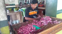 Sate Klatak Pak Pong, Cara Unik Menikmati Sate Kambing