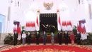 Presiden Joko Widodo foto bersama dengan Dewan Pengarah Badan Riset dan Inovasi Nasional (BRIN) di Istana Negara, Jakarta, Rabu (13/10/2021). Selain Megawati, ada sembilan orang lain yang ditetapkan sebagai Dewan Pengarah BRIN. (Foto: Lukas– Biro Pers Sekretariat)