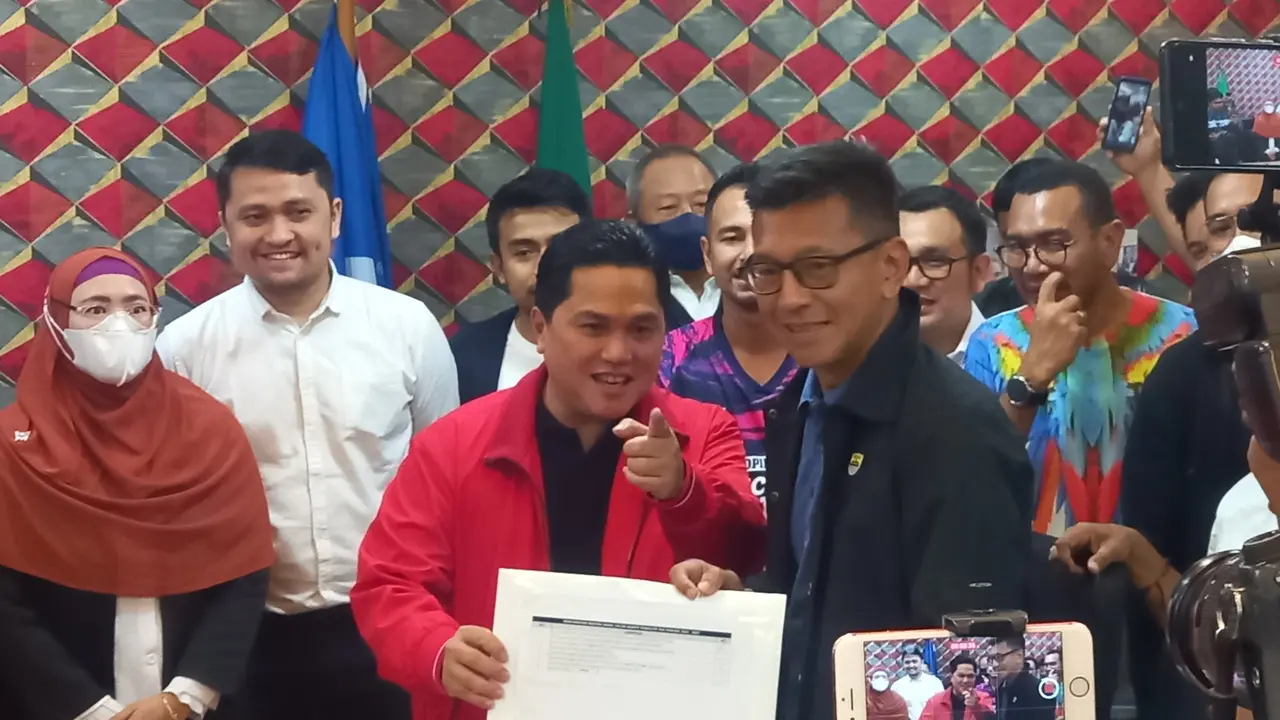 Menteri BUMN Erick Thohir mendaftar sebagai calon Ketum PSSI