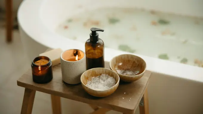 Punya Kulit Kusam? Ini Tips Mencerahkan Kulit Tubuh Secara Alami dengan Melakukan Eksfoliasi yang tepat