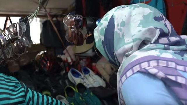 Beli Baju Rp 10 Ribuan, Ini 6 Momen Citra Kirana dan Rezky Aditya Belanja di Pasar