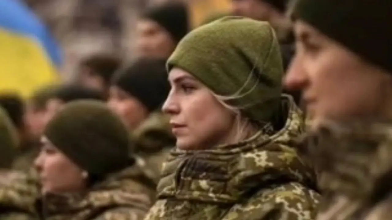 Brand Gaun Pengantin Ukraina Turut Produksi Rompi Militer di Tengah Invasi Rusia