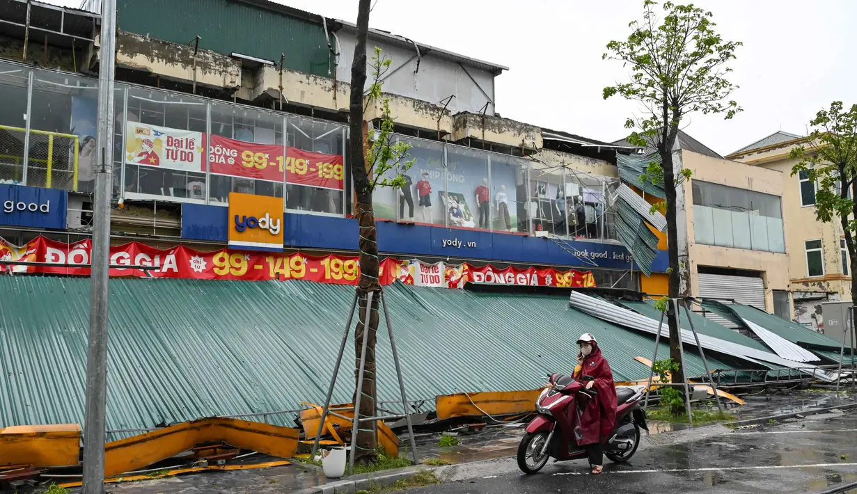 Sebelumnya, pihak berwenang Vietnam telah mengevakuasi lebih dari setengah juta orang dari pesisir timur sebelum Topan Kajiki menghantam daratan pada Senin 25 Agustus 2025. (Nhac NGUYEN/AFP)