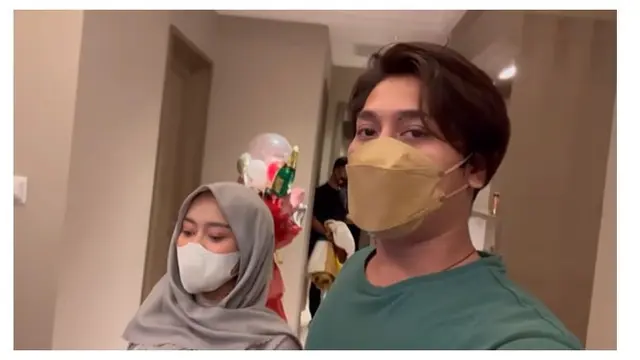 7 Potret Lesty Kejora Beri Kejutan Anniversary ke Rizky Billar, Romantis Banget