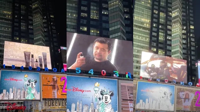 Selebgram Akbar Rais juga muncul di Times Square New York City