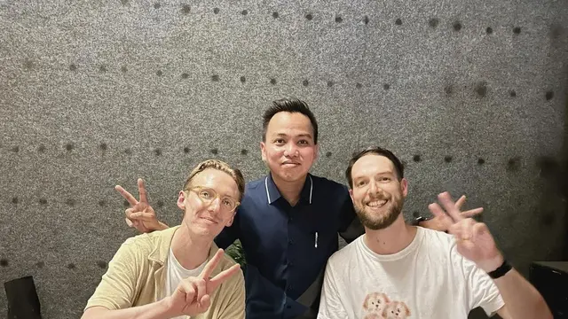 Aan Story pose bareng Honne penyanyi Location Unknown (Foto: Instagram @aanstory)