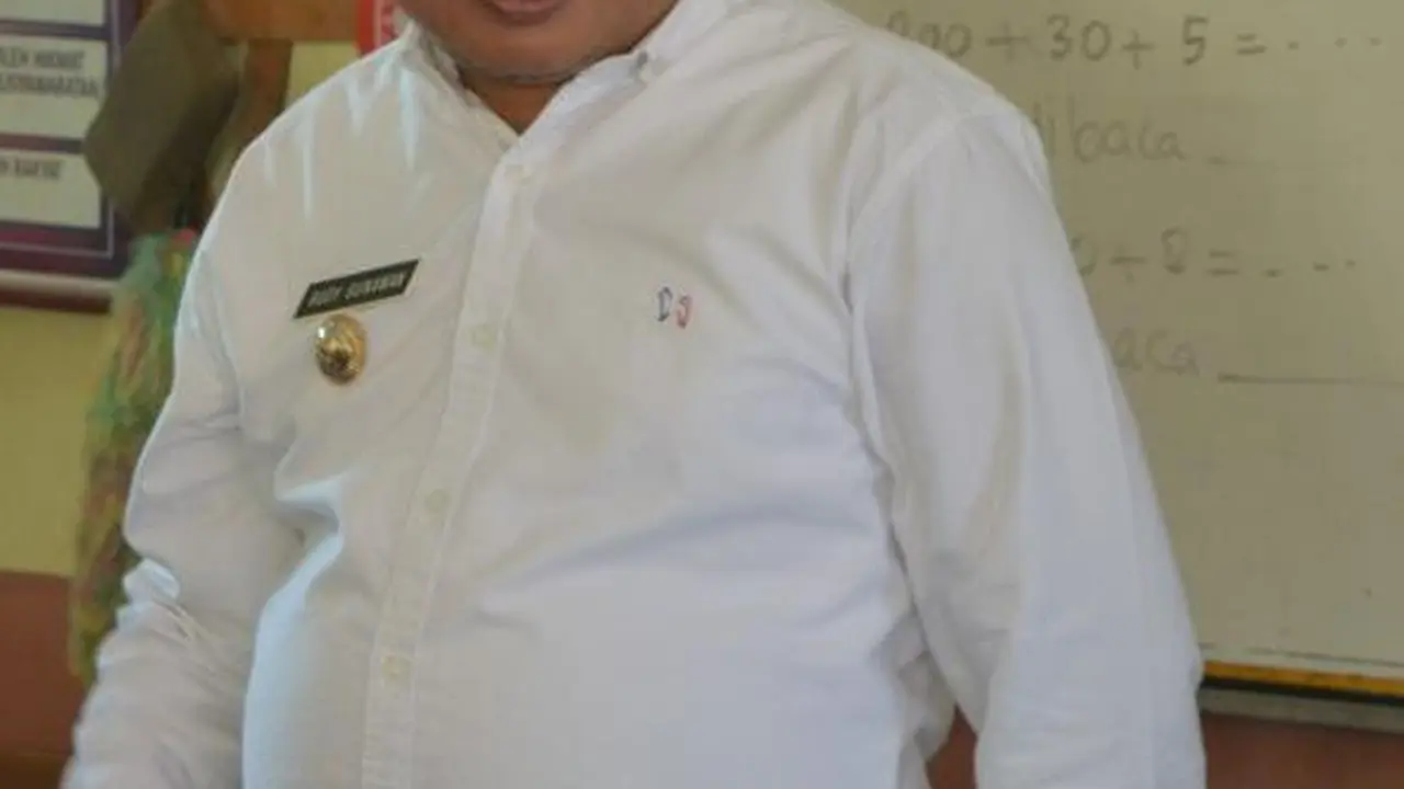 Bupati Garut Rudy Gunawan selepas memberikan penjelasan kepada awak media di Garut, Jawa Barat.