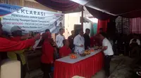 Deklarasi pengrajin bendera merah putih Garut dukung Jokowi-Ma'ruf Amin (Liputan6.com/Jayadi Supriadin)