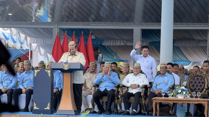 Seskab Teddy Disambut Meriah Warga, Prabowo: Baru Letkol, yang Presiden Aku