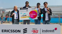 Indosat Ooredoo Hutchison meluncurkan kartu perdana turis TravelOn untuk wisatawan mancanegara yang datang ke Indonesia. Peluncuran dilakukan di sirkuit balap Formula E Jakarta, oleh Chief Regulatory Officer Indosat Ooredoo Hutchison Muhammad Danny Buldansyah (kiri), Presdir & CEO IOH Vikram Sinha, Chief Commercial Officer IOH Ritesh Kumar Singh, dan CTO IOH Desmond Cheung (Foto: Corpcomm Indosat Ooredoo Hutchison).