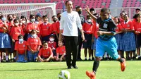 Presiden Joko Widodo (Jokowi) meluncurkan Papua Football Academy (PFA) di Stadion Lukas Enembe, Kabupaten Jayapura, Rabu, (31/8/2022).