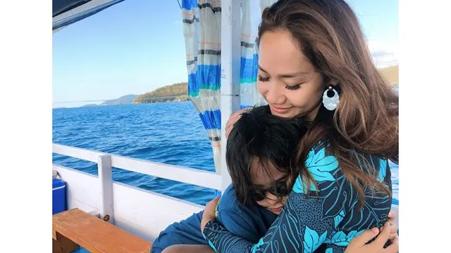 6 Momen Harmonis Noah Sinclair Bareng Bunga Citra Lestari, Berbagi Tawa