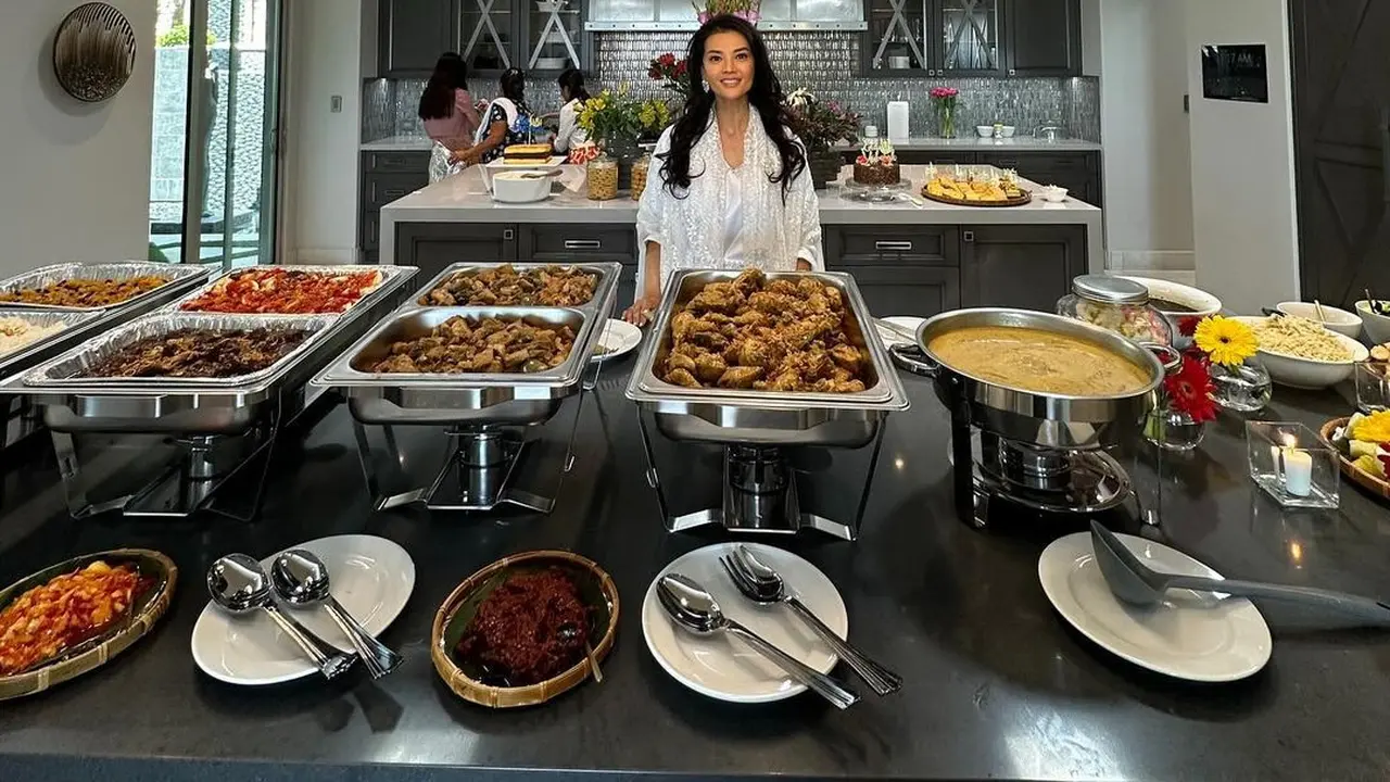 Potret Farah Quinn Rayakan Lebaran di AS, Sajikan Banyak Makanan Khas Tanah Air