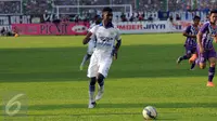 Bek tangguh Persib Bandung Rudolof Yanto Basna (Liputan6.com/Helmi Fithriansyah)