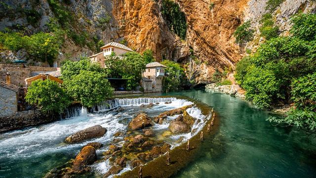 Tempat Paling Indah dan Unik di Dunia (sumber: travelpocket)