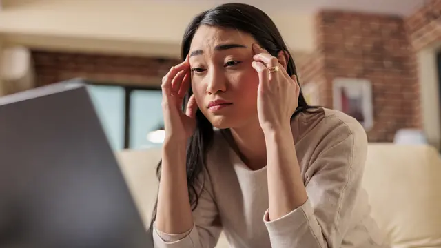 wanita juli melukai perasaan