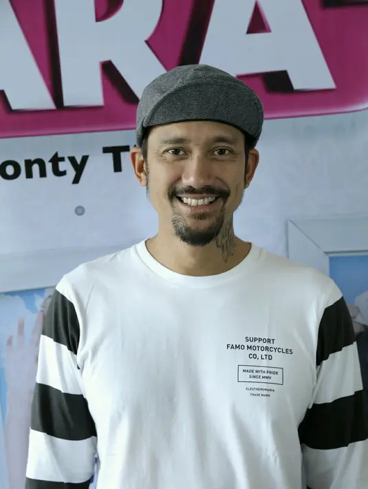 Hal itu membuat sang anak protes, bintang yang melejit berkat acara extravaganza itu baru menyadari. Anak pertama dari pernikahan pertamanya itu sudah mulai tumbuh dewasa. (Galih W. Satria/Bintang.com)